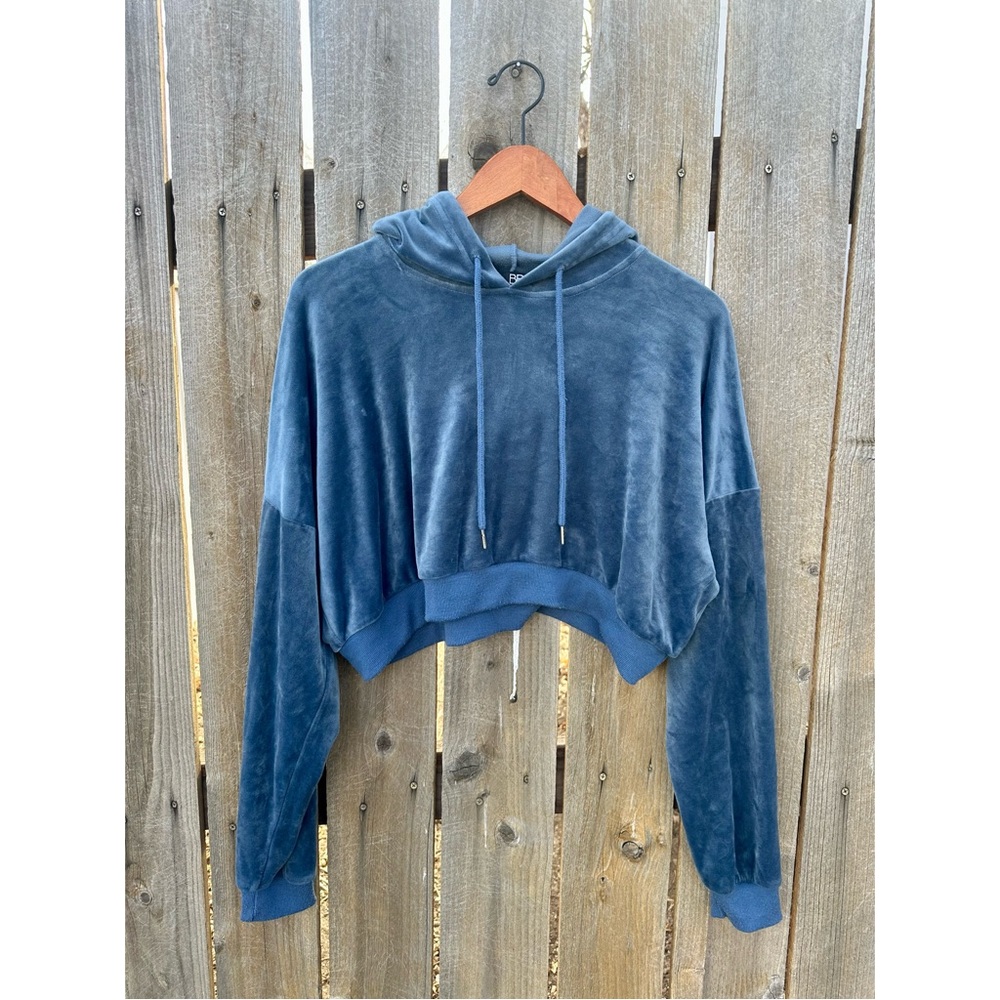 blue velvet cropped hoodie
